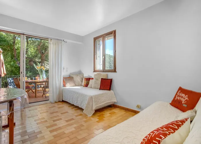 Vue Dans Les Collines * 카발레르쉬르메르