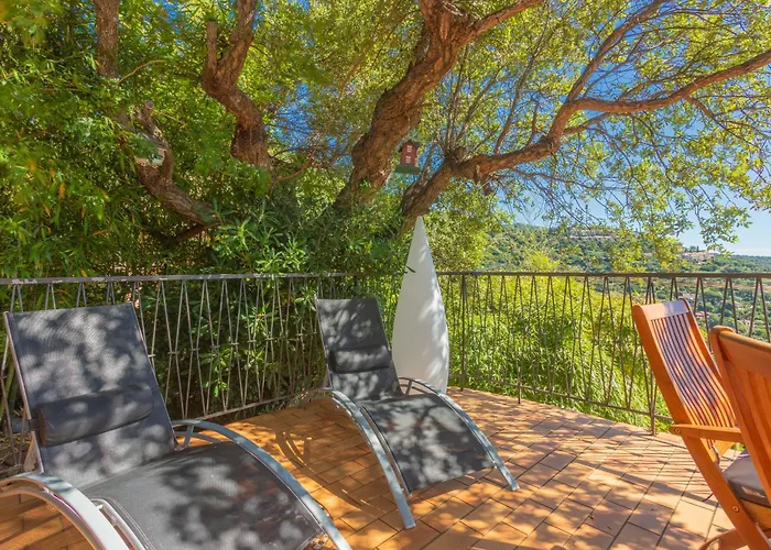 Vue Dans Les Collines * 카발레르쉬르메르