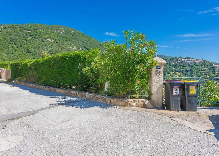 Vue Dans Les Collines * 카발레르쉬르메르